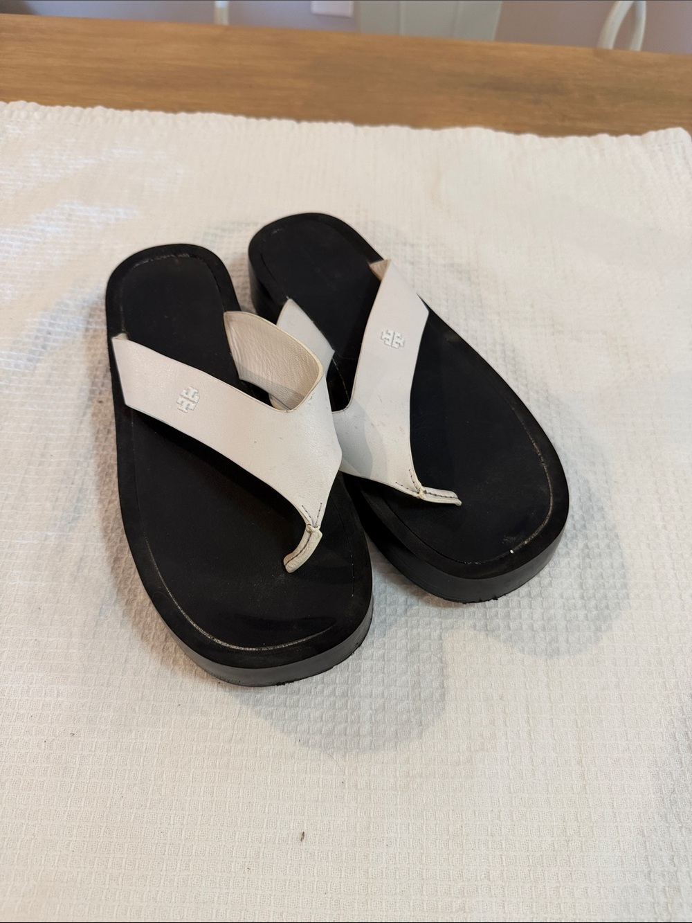 Tory Burch White Logo Thong Sandals with Black Footbed size 9